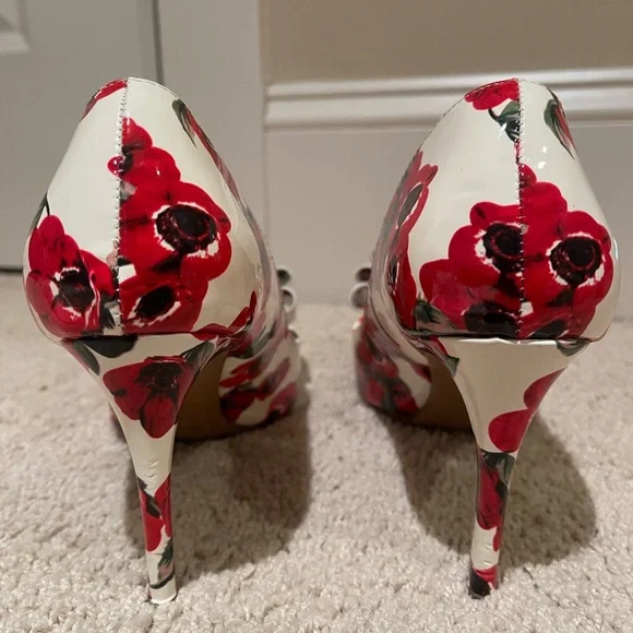 Betsey Johnson Heels Women 9.5 Shoes Red White Floral Print Prince Pumps Bow - Picture 5 of 8